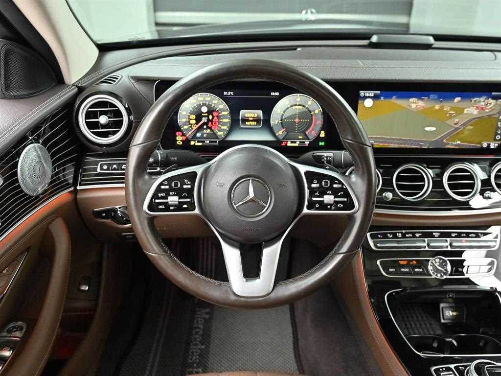 Mercedes-Benz E-Class — photo 14