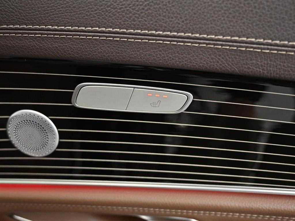 Mercedes-Benz E-Class — photo 17
