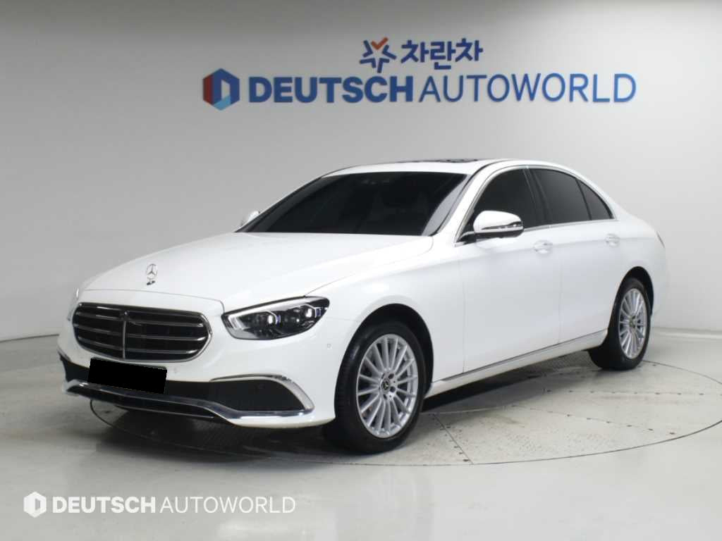 Mercedes-Benz E-Class — photo 01