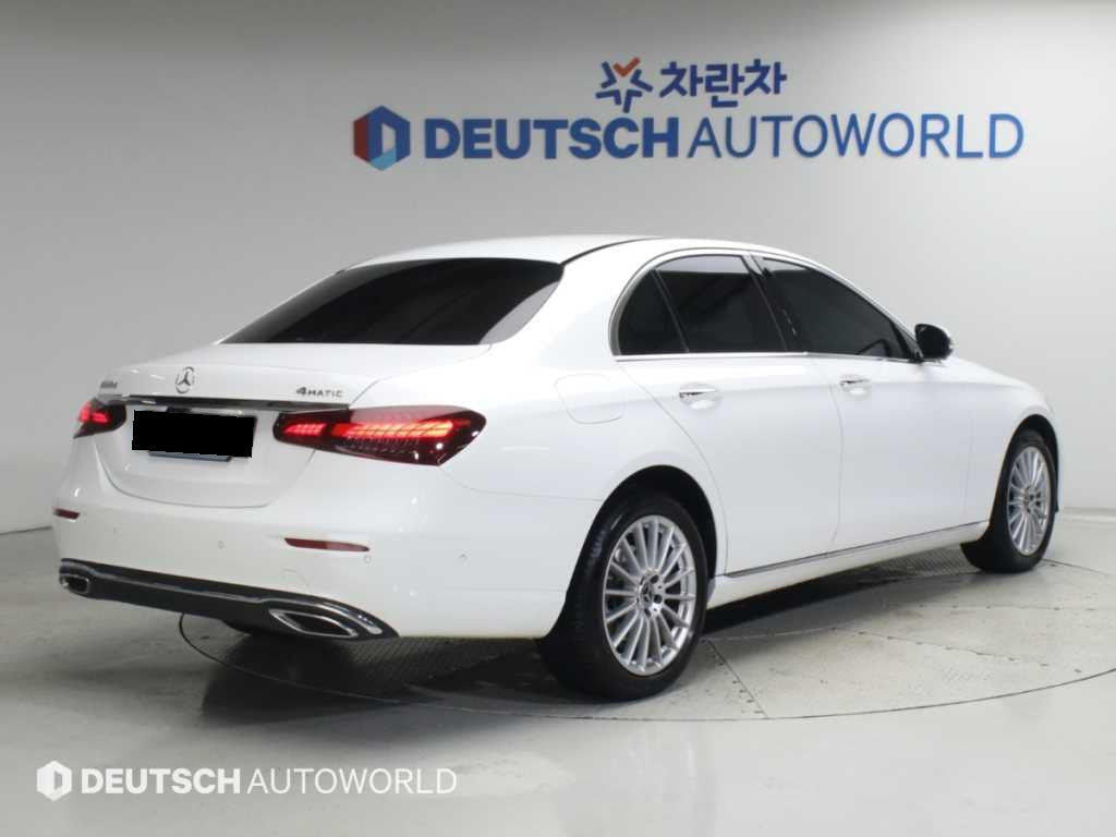 Mercedes-Benz E-Class — photo 02