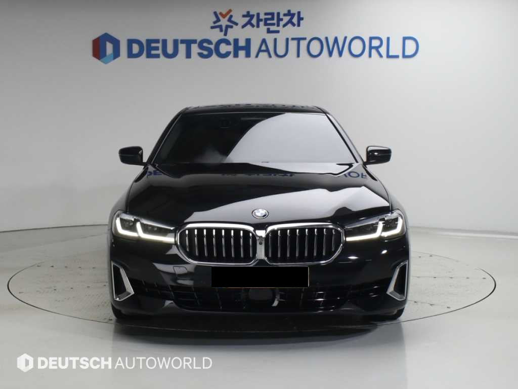 BMW 5-Series — photo 01