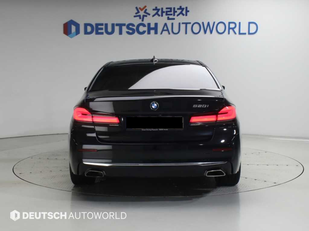 BMW 5-Series — photo 03