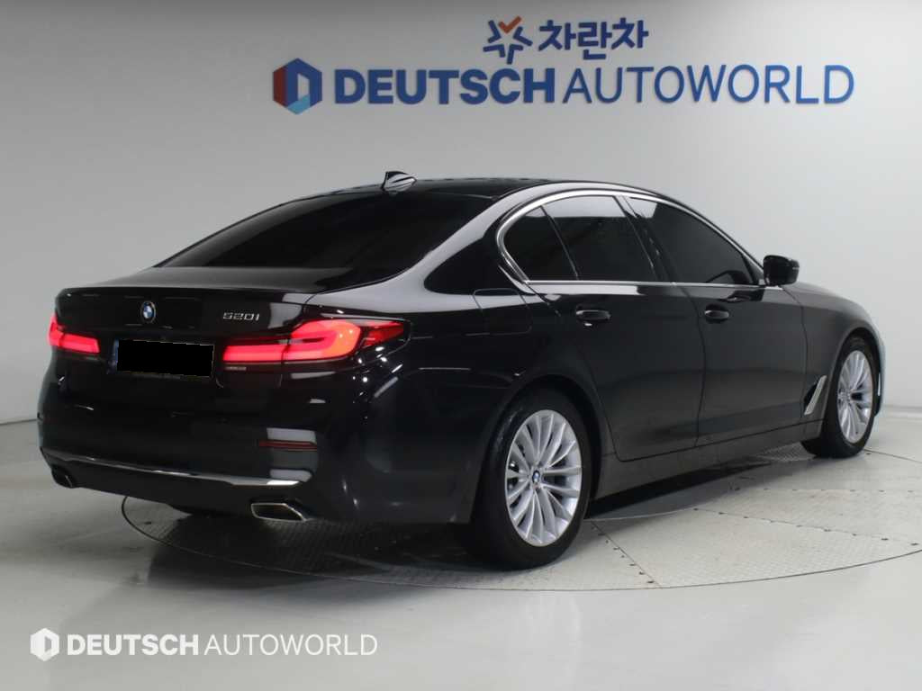 BMW 5-Series — photo 04