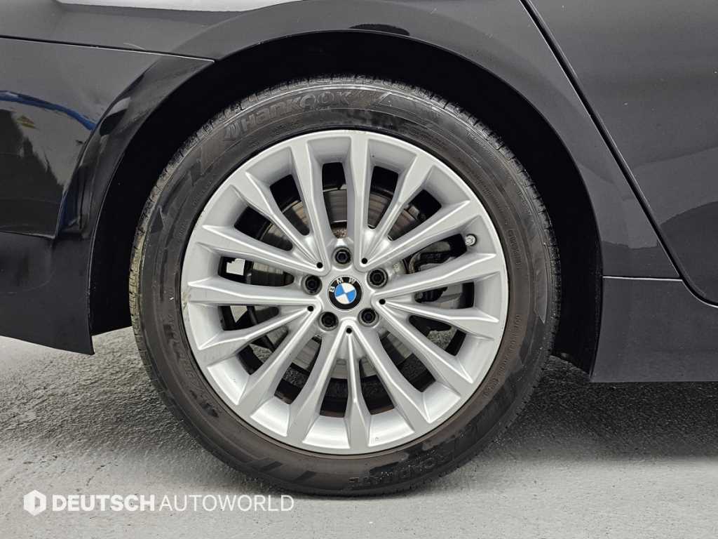 BMW 5-Series — photo 06