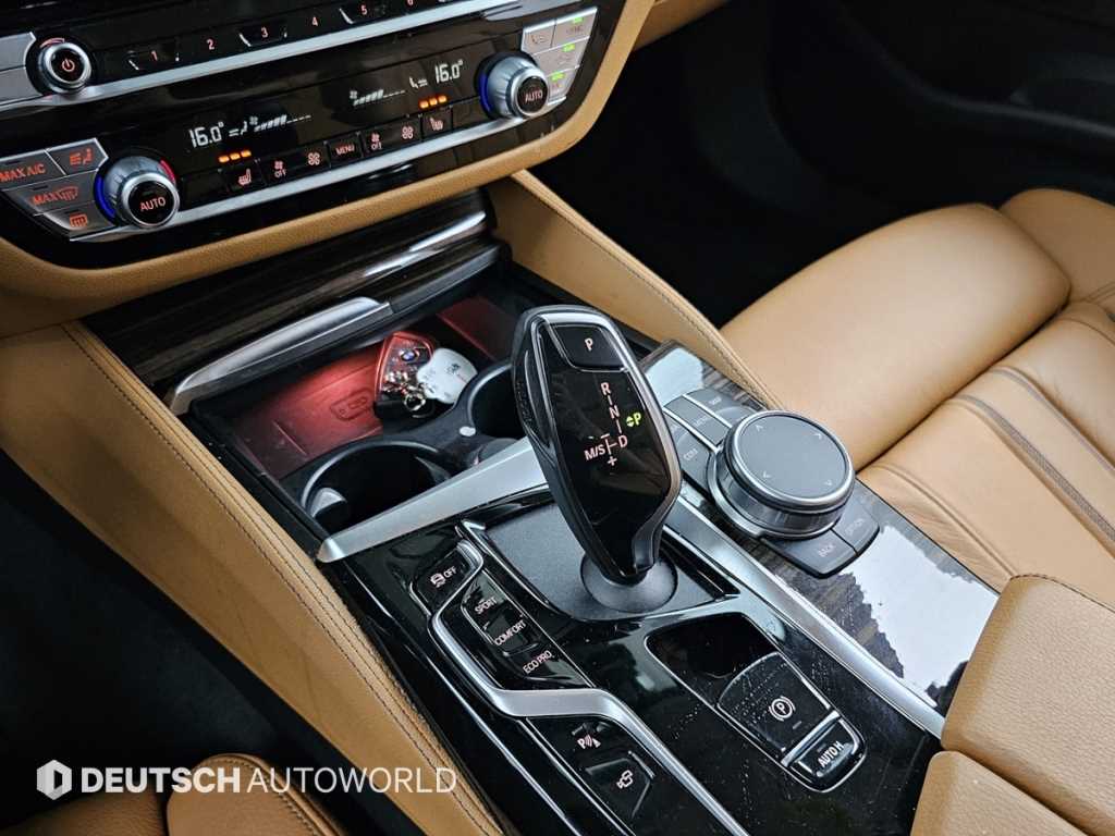 BMW 5-Series — photo 09