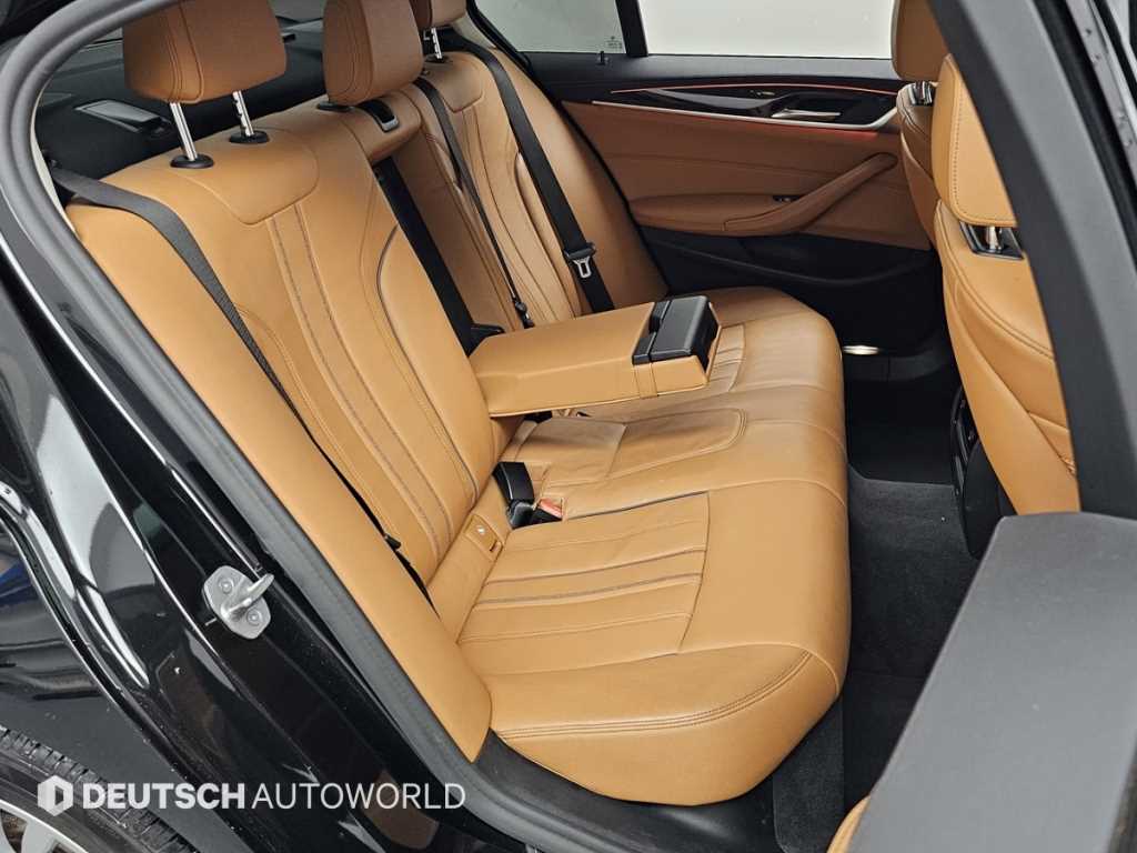 BMW 5-Series — photo 12