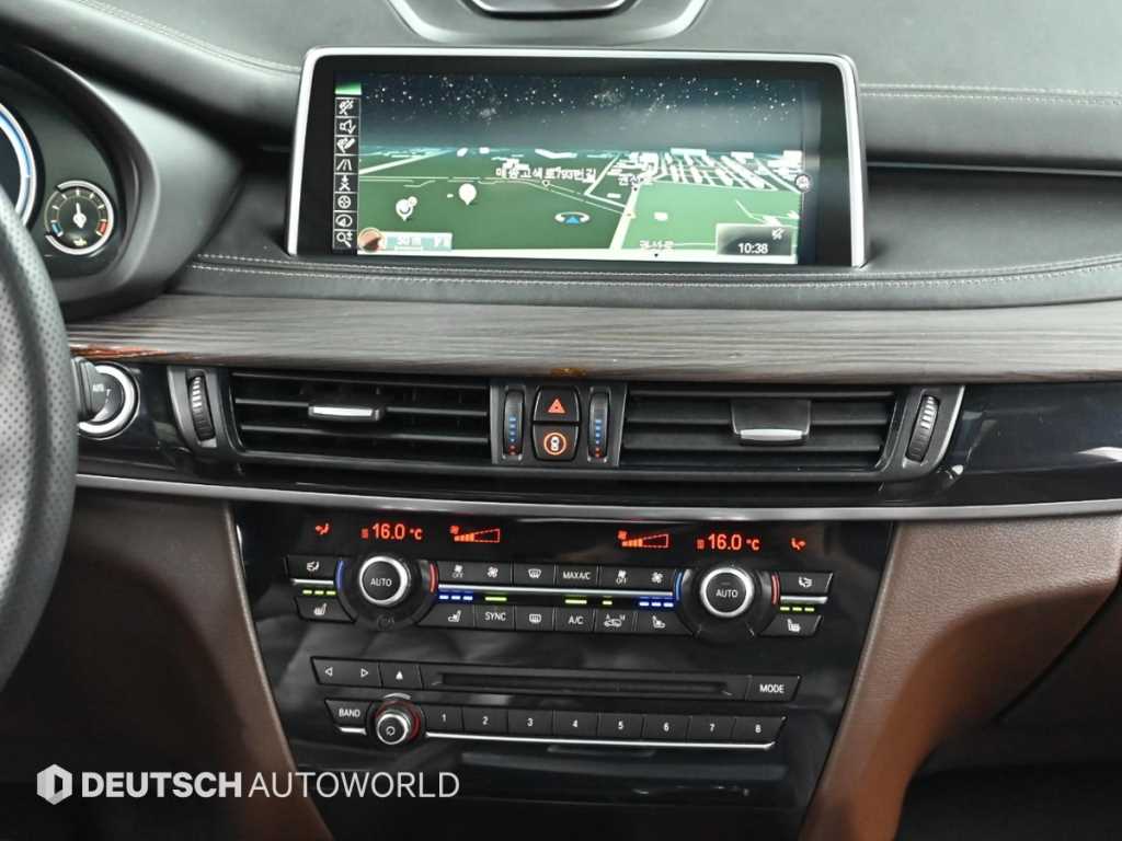BMW X5 — photo 14