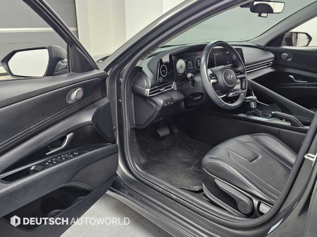 Hyundai Avante — photo 16