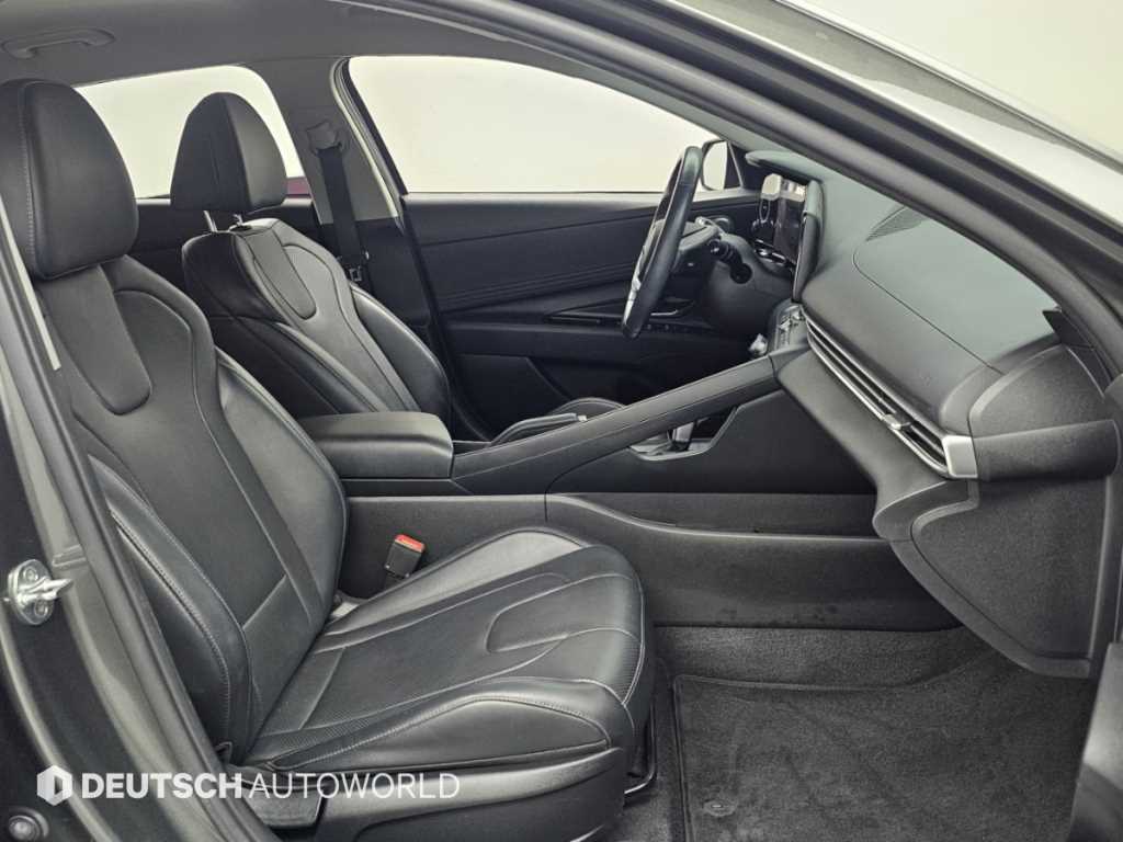 Hyundai Avante — photo 17