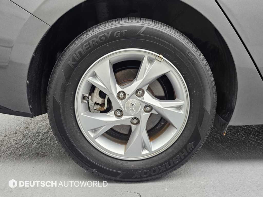 Hyundai Avante — photo 20