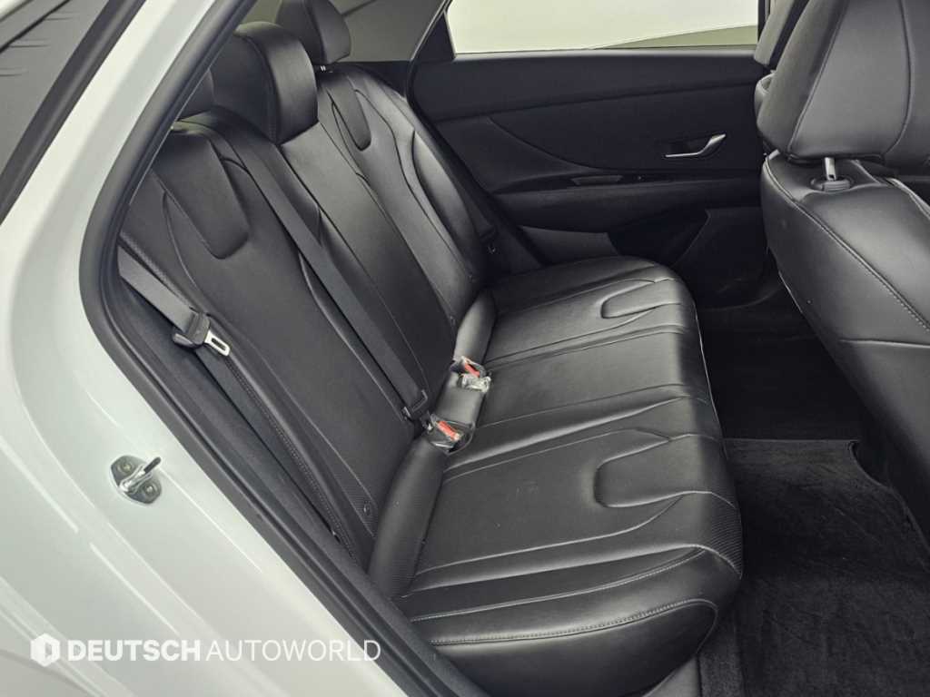 Hyundai Avante — photo 17