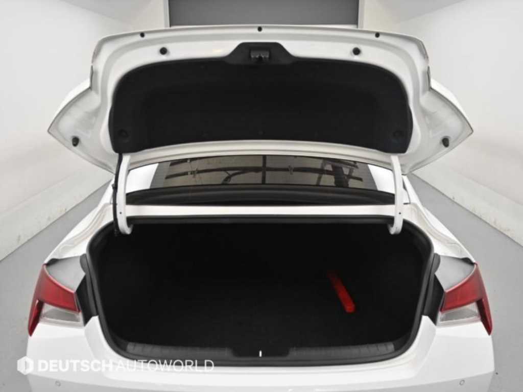 Hyundai Avante — photo 18