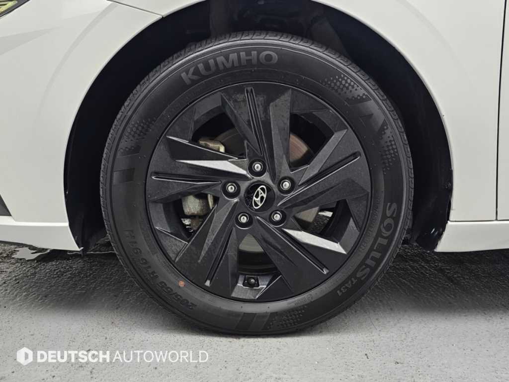Hyundai Avante — photo 20