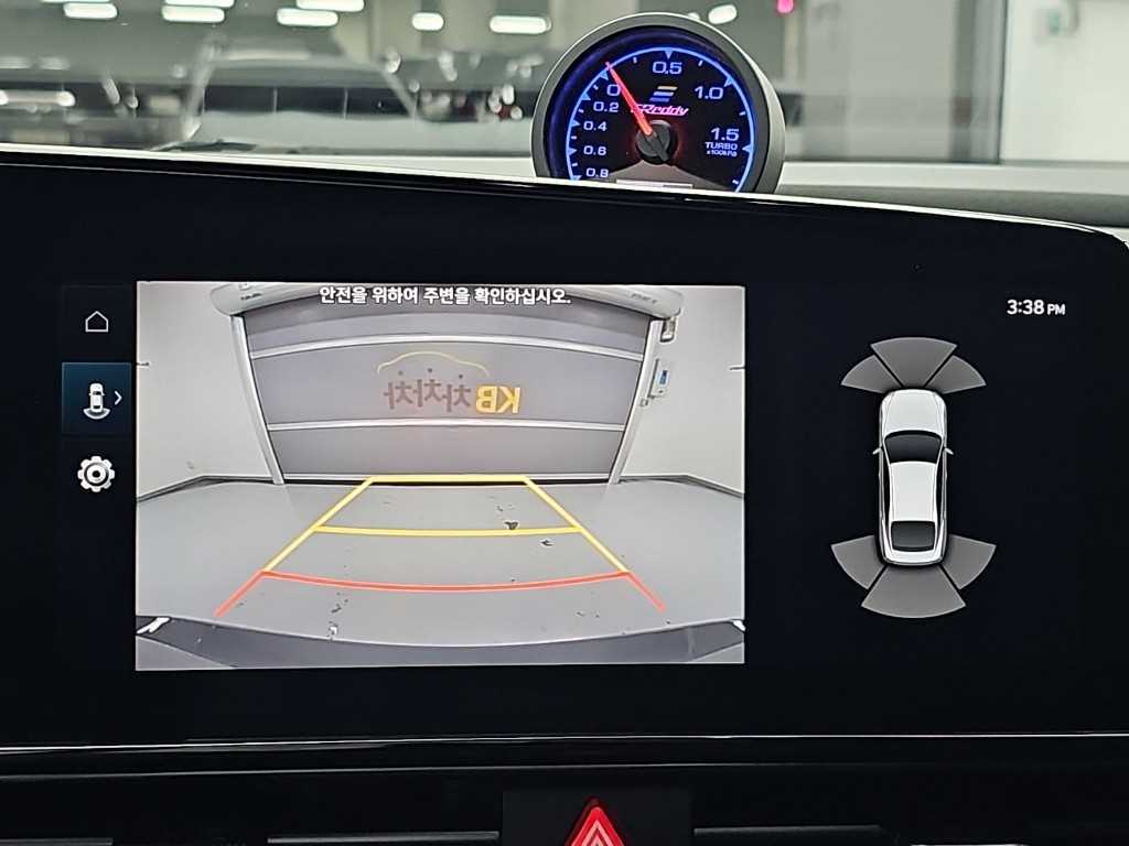 Hyundai Avante — photo 16