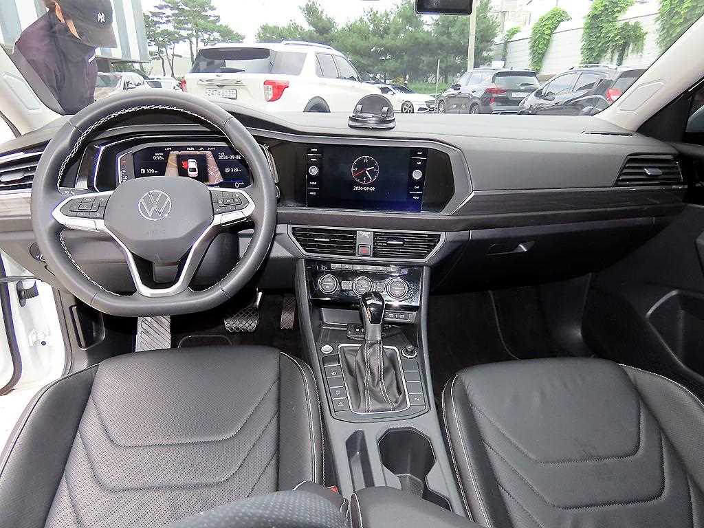 Volkswagen Jetta — photo 07