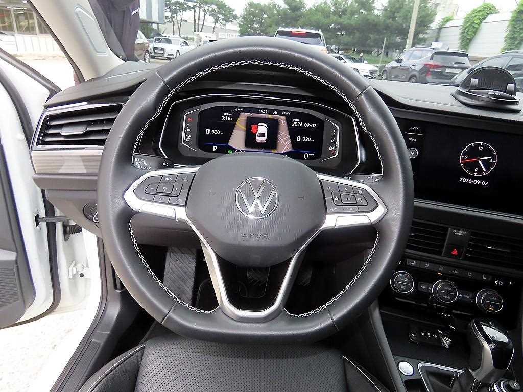 Volkswagen Jetta — photo 08