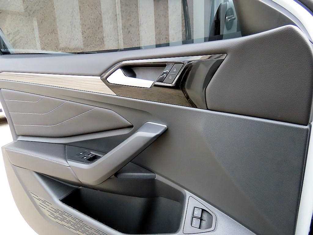 Volkswagen Jetta — photo 11