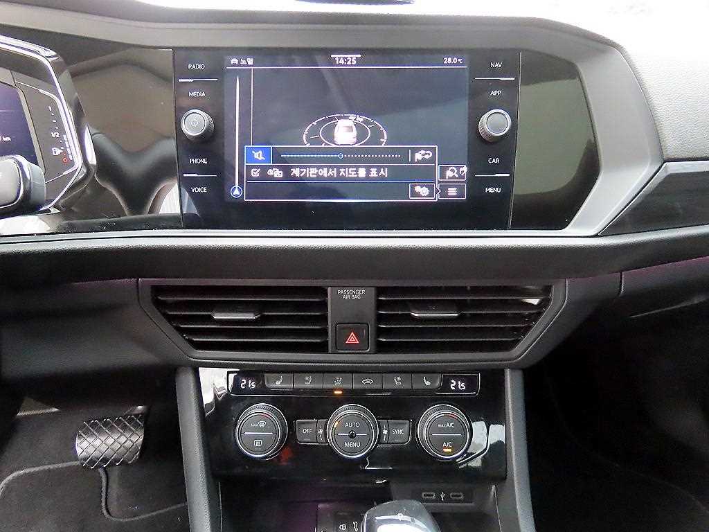 Volkswagen Jetta — photo 13