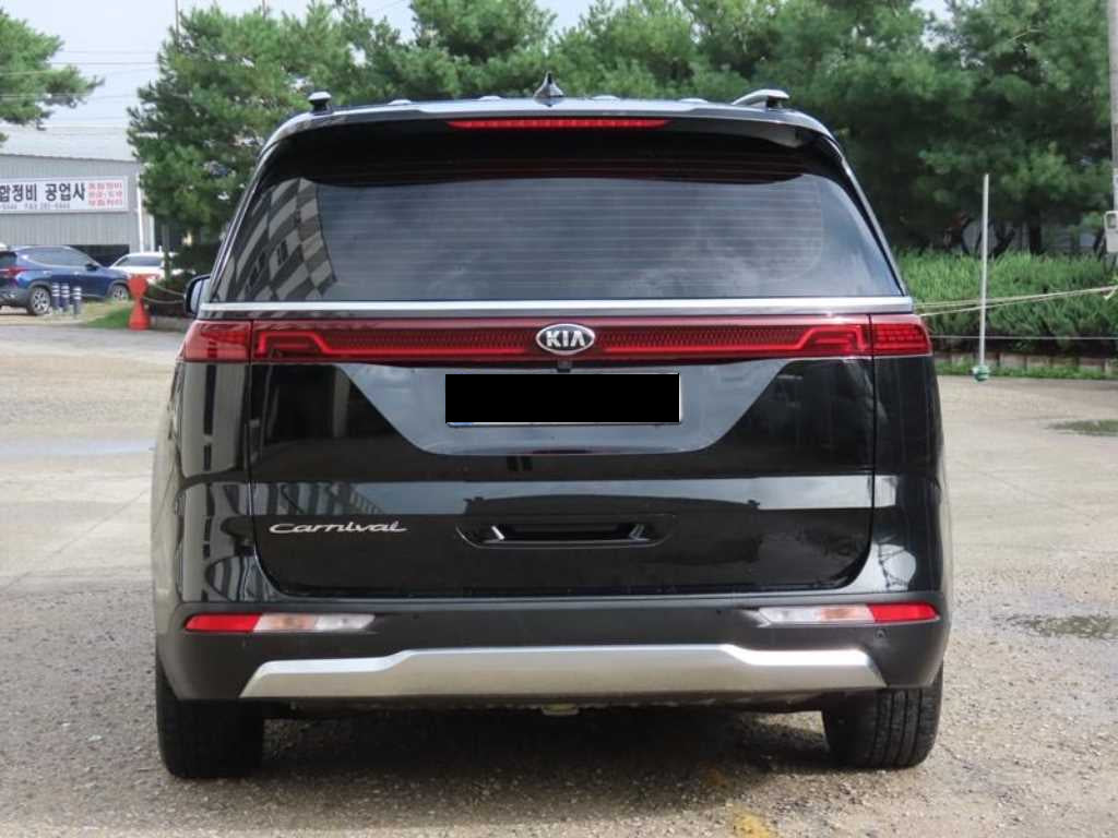 Kia Carnival — photo 04
