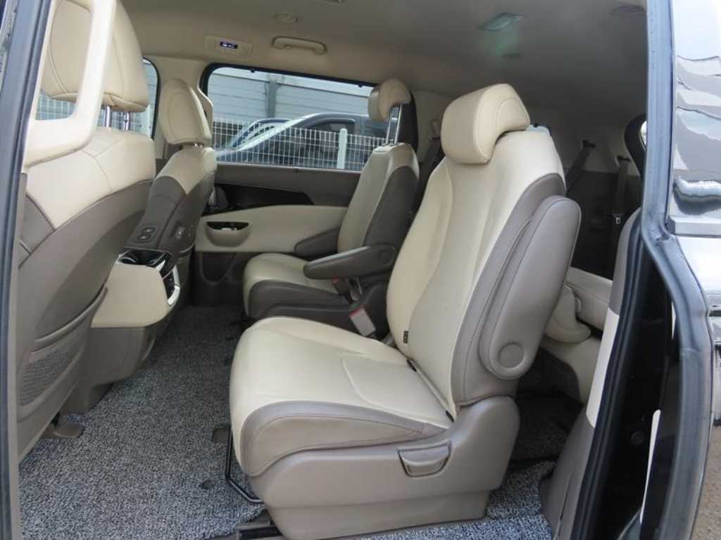 Kia Carnival — photo 08