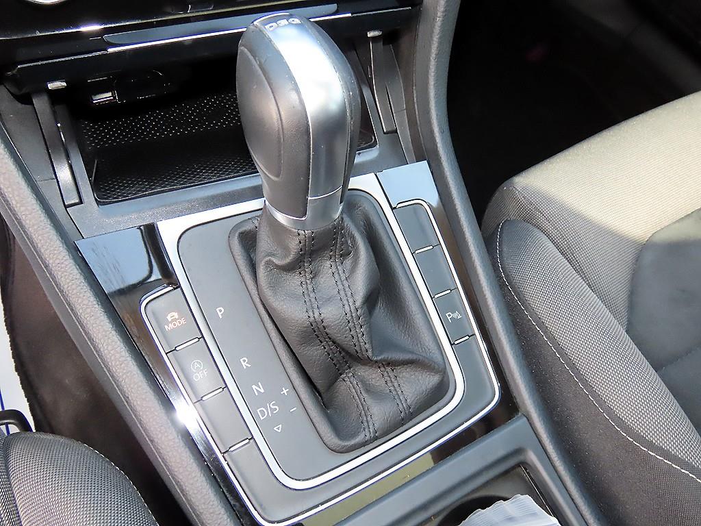 Volkswagen Golf — photo 10