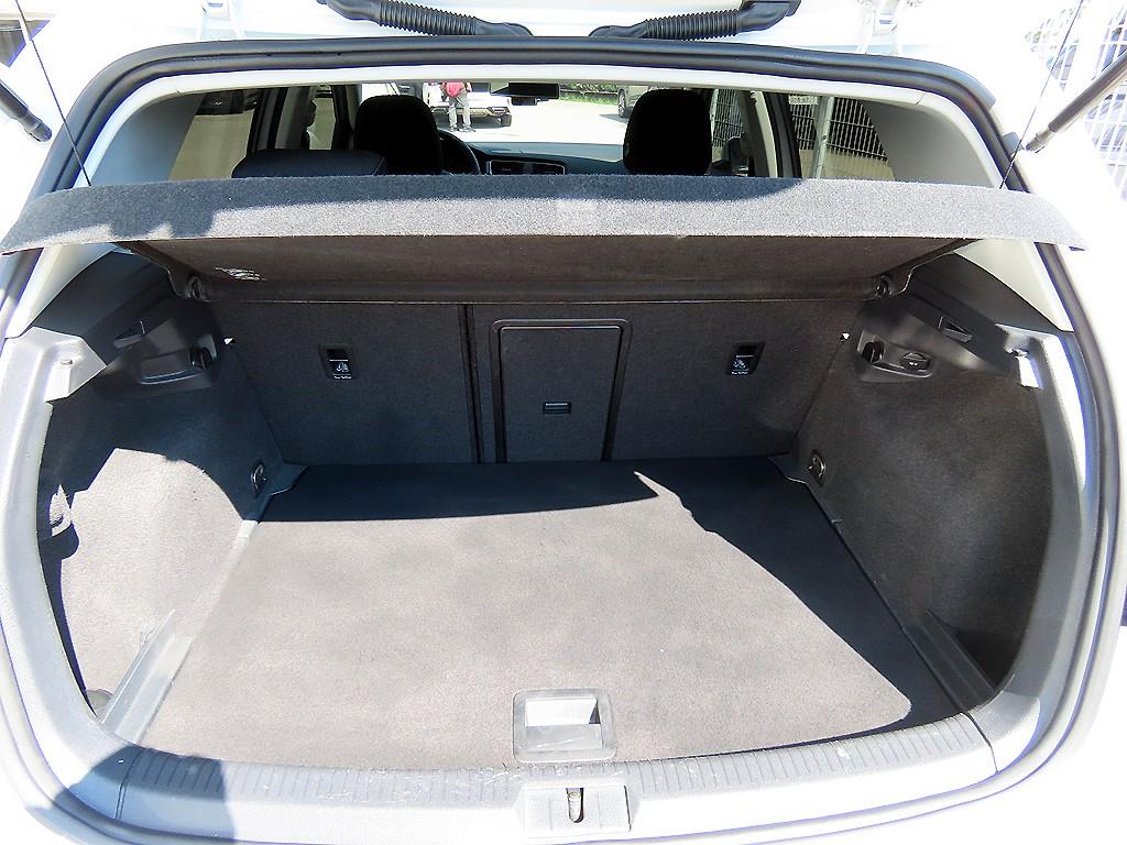 Volkswagen Golf — photo 18