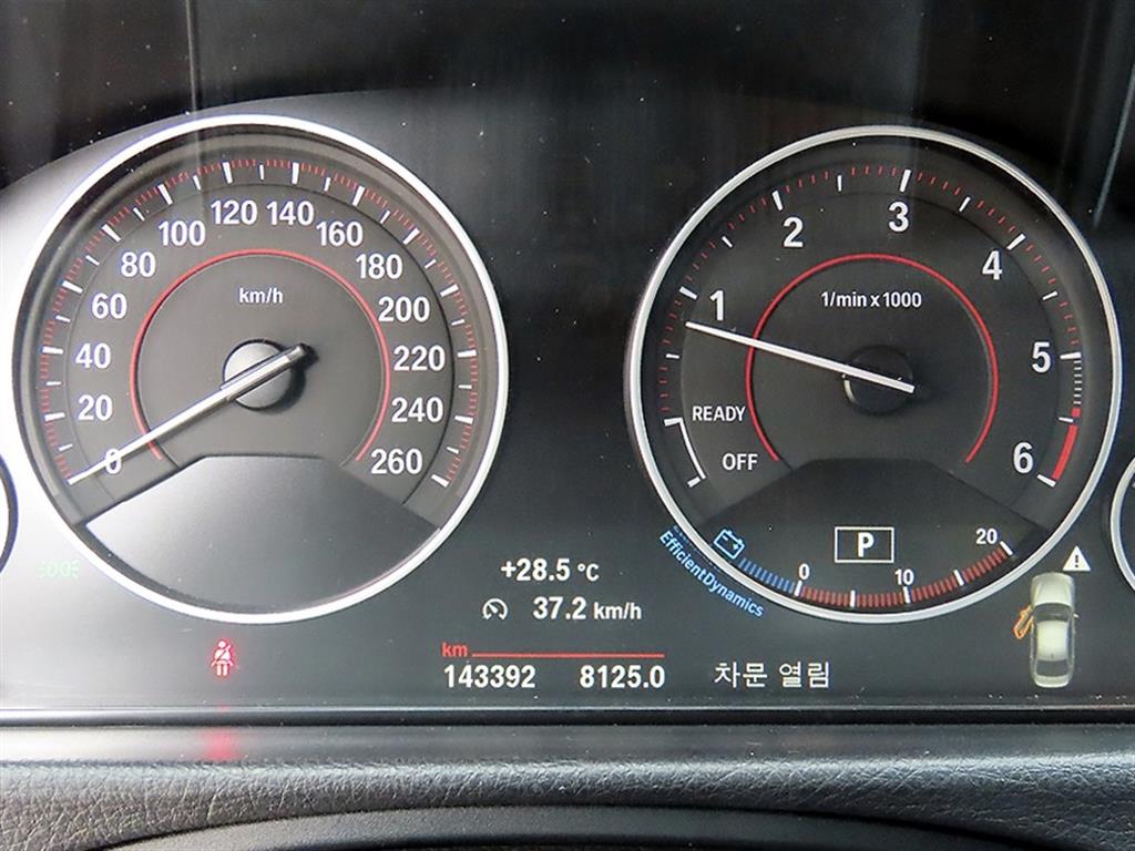 BMW 3-Series — photo 09