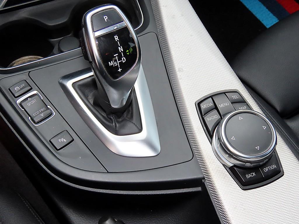 BMW 3-Series — photo 11