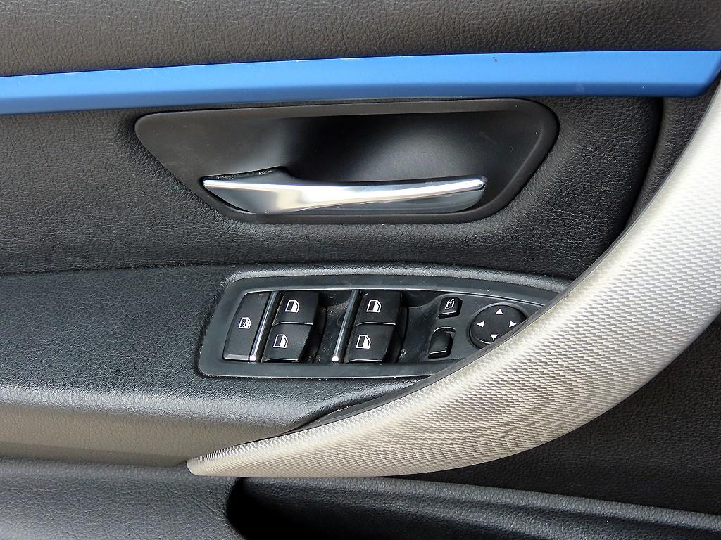 BMW 3-Series — photo 12