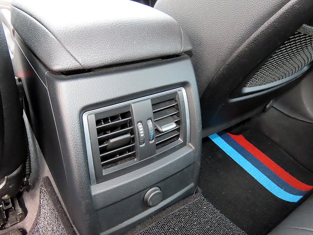 BMW 3-Series — photo 17