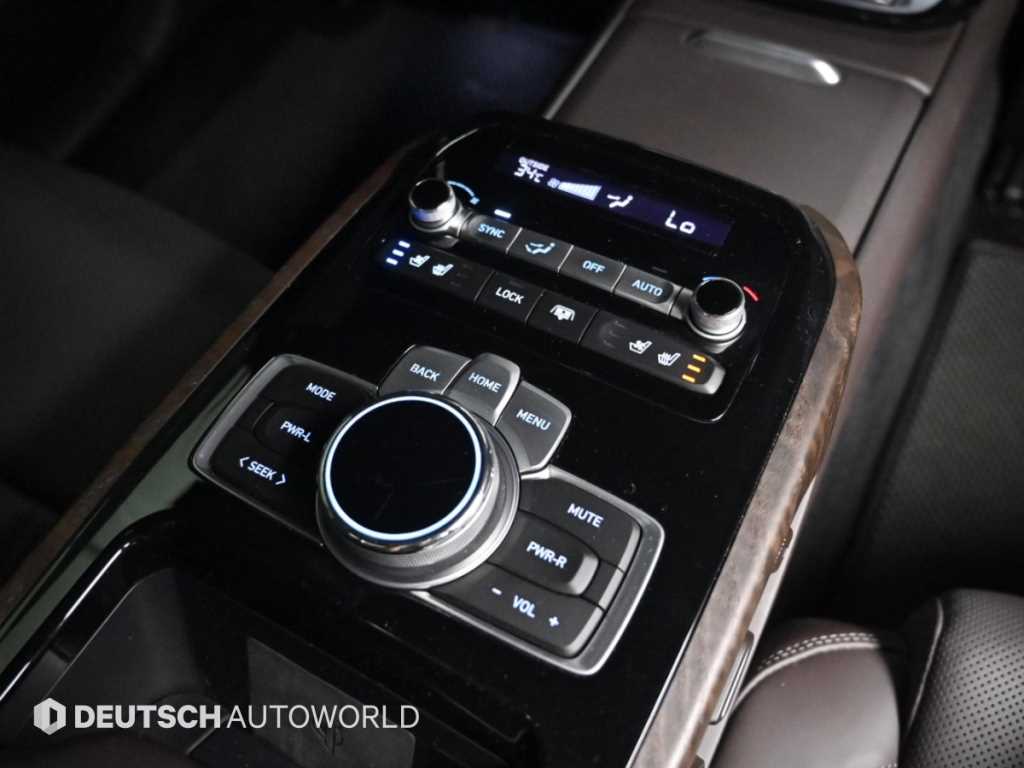 Genesis G90 — photo 16