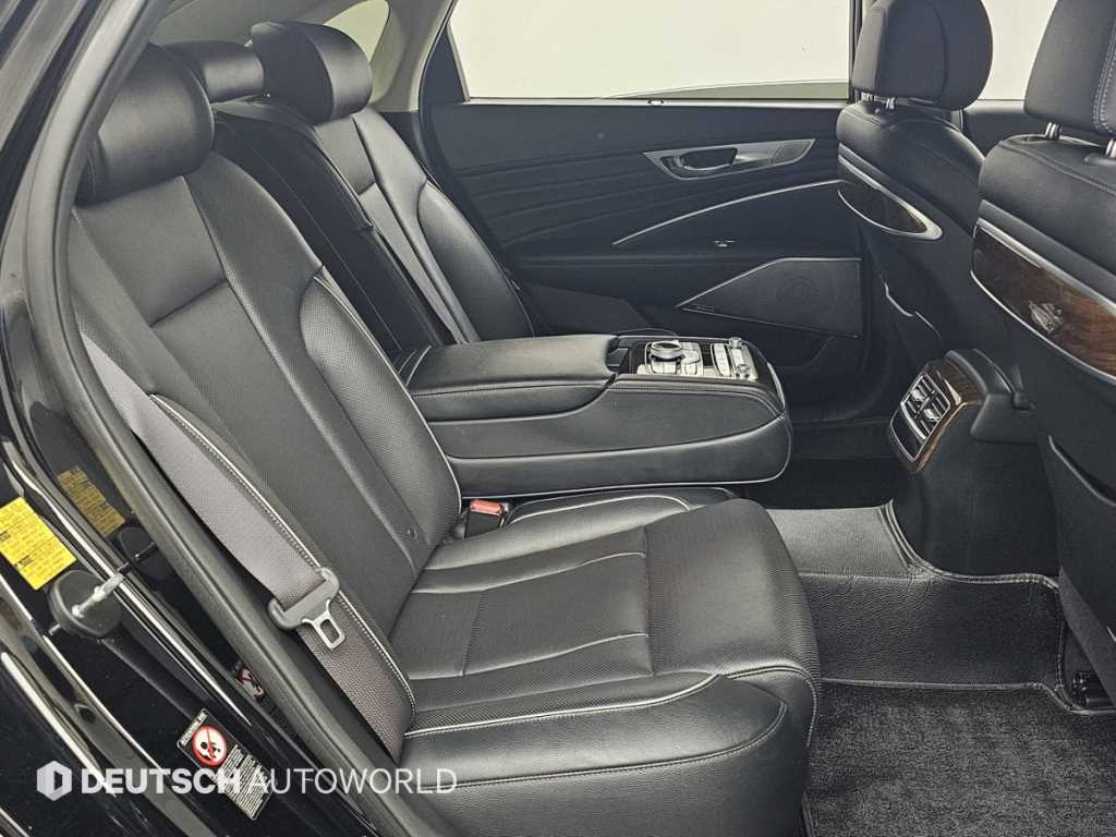 Kia K9 — photo 12