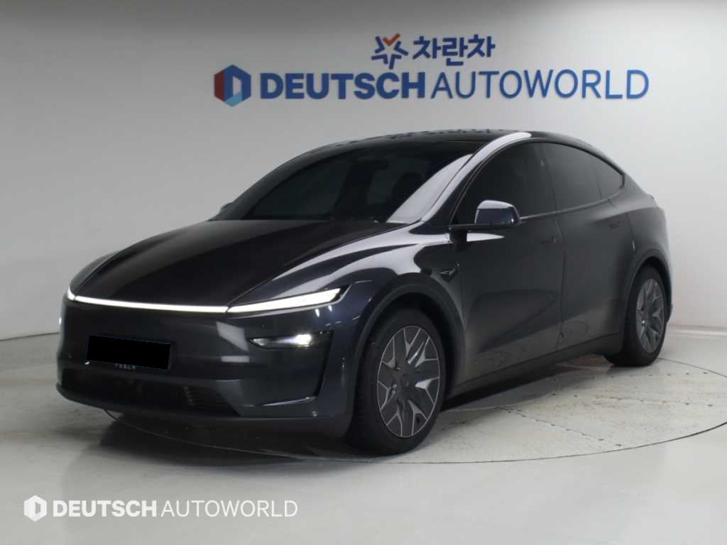 Tesla Model Y — photo 01