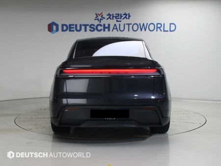 Tesla Model Y — photo 04