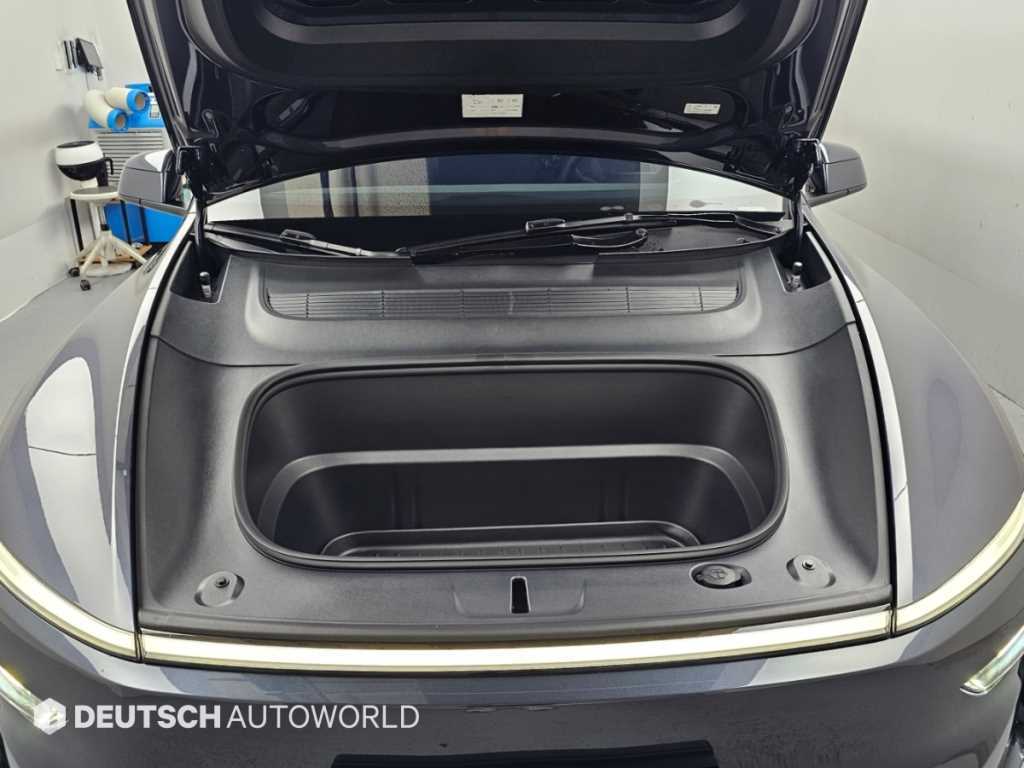 Tesla Model Y — photo 06