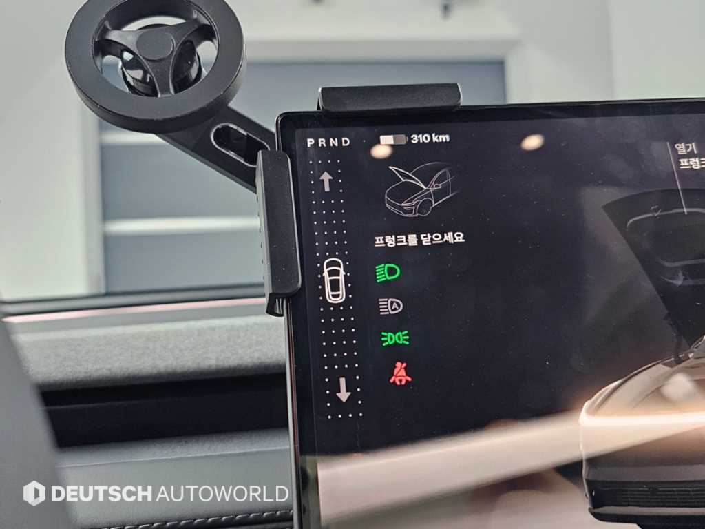 Tesla Model Y — photo 09