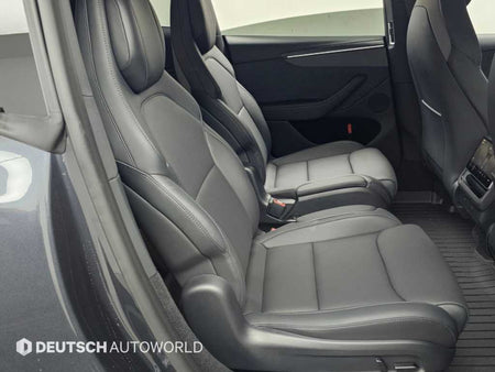 Tesla Model Y — photo 12