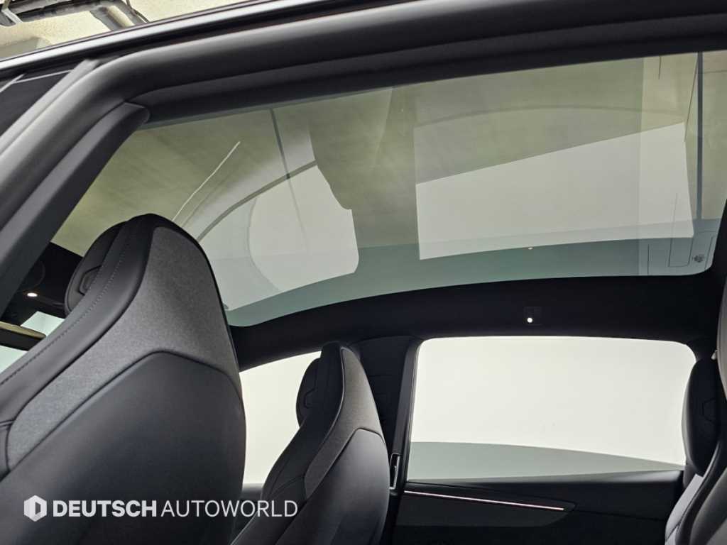 Tesla Model Y — photo 18
