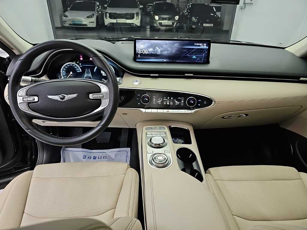 Genesis GV70 — photo 07