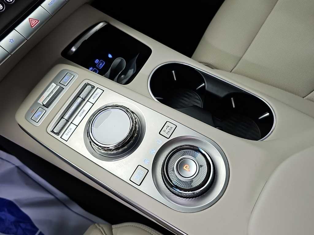 Genesis GV70 — photo 08