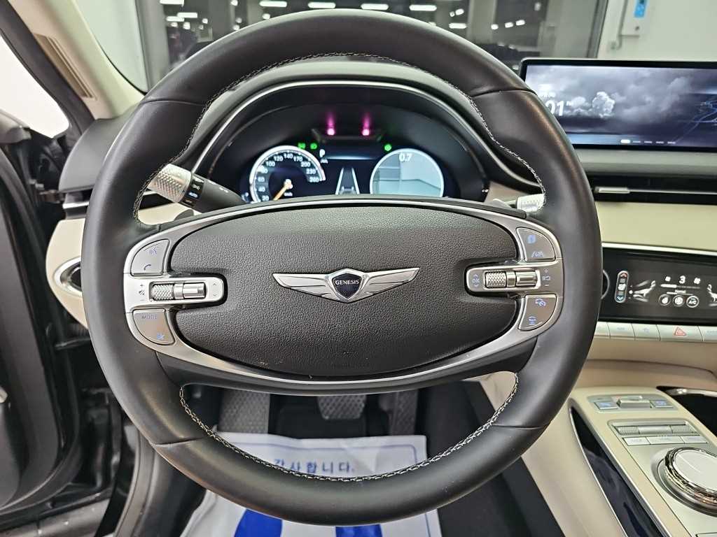 Genesis GV70 — photo 09