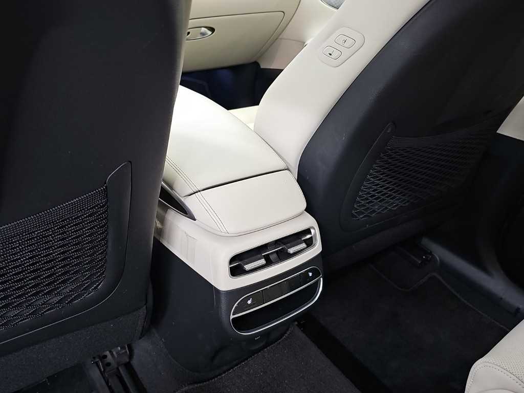 Genesis GV70 — photo 13