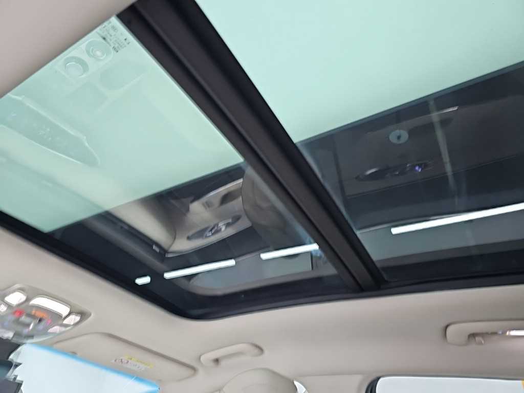 Genesis GV70 — photo 14