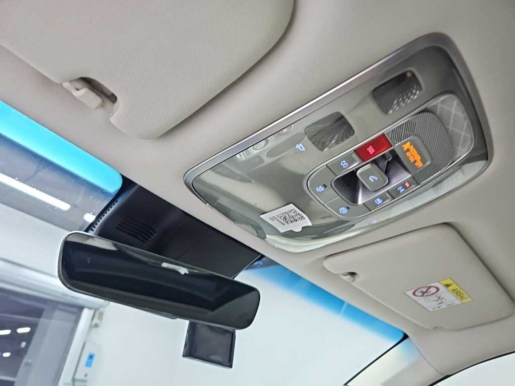 Genesis GV70 — photo 17
