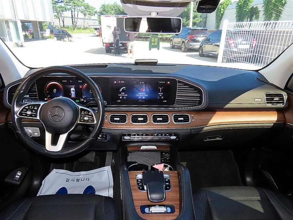 Mercedes-Benz GLE-Class — photo 07
