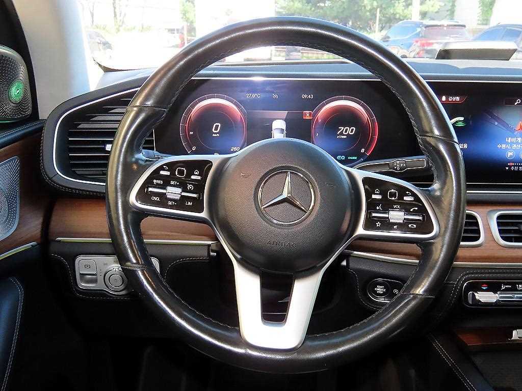 Mercedes-Benz GLE-Class — photo 08