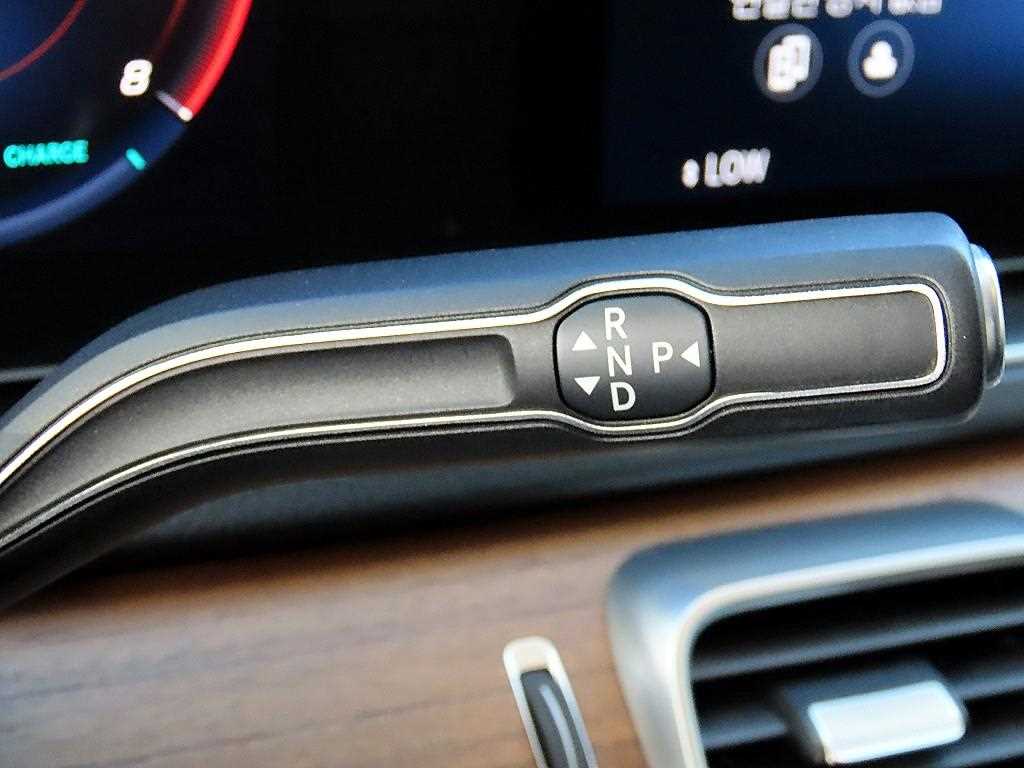 Mercedes-Benz GLE-Class — photo 11