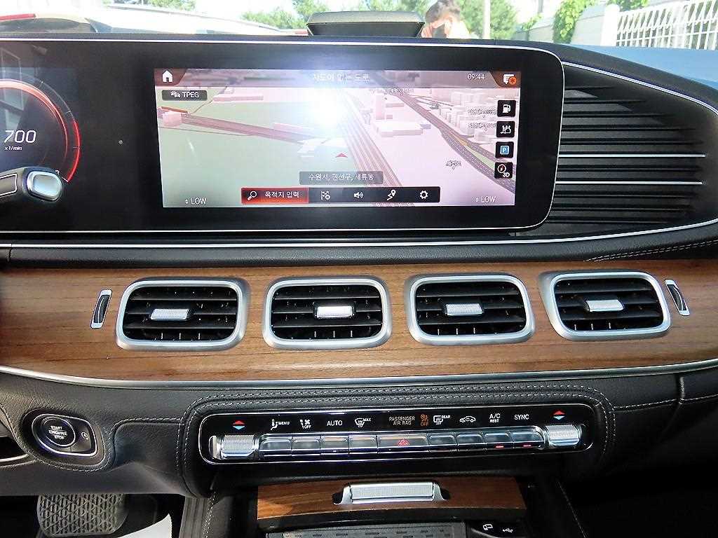 Mercedes-Benz GLE-Class — photo 13