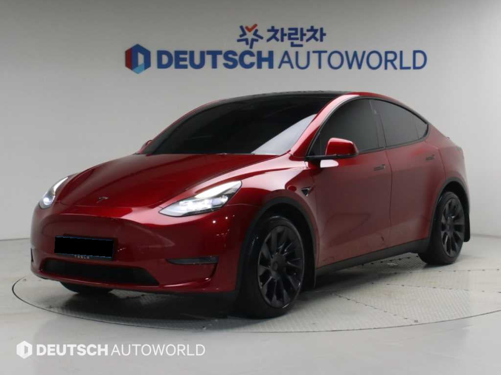 Tesla Model Y — photo 01
