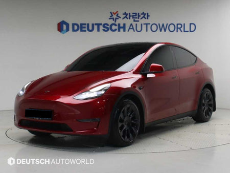 Tesla Model Y — photo 01